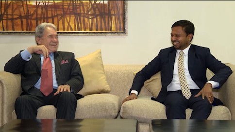 නවසීලන්ත නියෝජ්‍ය අග්‍රාමාත්‍යවරයා දිනයිනට 