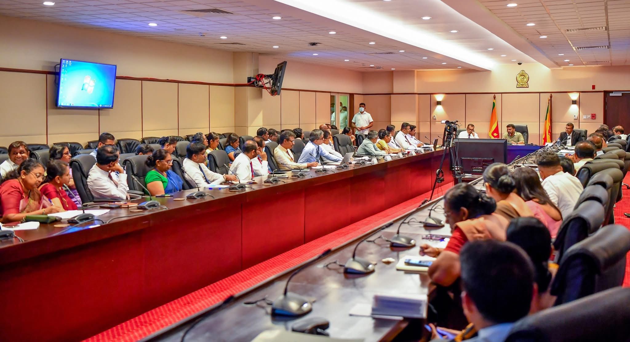 ජනපති හා මහා භාණ්ඩාගාරයේ නිලධාරීන් අතර හමුවක් 