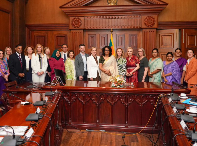 අගමැතිනිය යුරෝපීය පාර්ලිමේන්තු නියෝජිත කණ්ඩායම සහ චීන වාණිජ කටයුතු අමාත්‍යවරයා හමුවෙයි