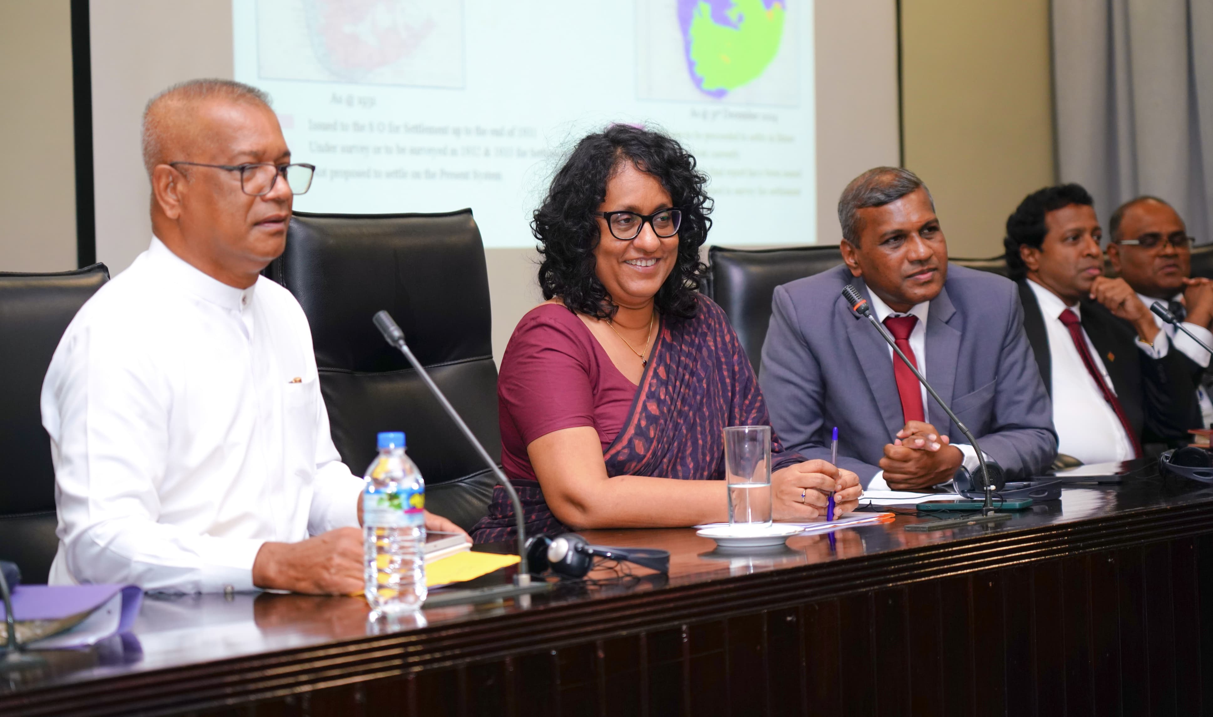 උතුරු නැගෙනහිර ජනතා⁣වගේ ඉඩම් රජයට අත්පත්කර ගැනීමේ කිසිදු අරමුණක් නැහැ - අගමැතිනී 